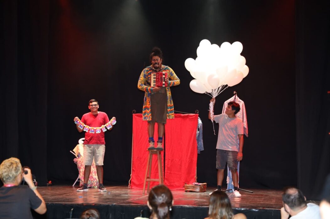 Artistas locais brilham no primeiro dia do maior festival gratuito de artes integradas do Brasil