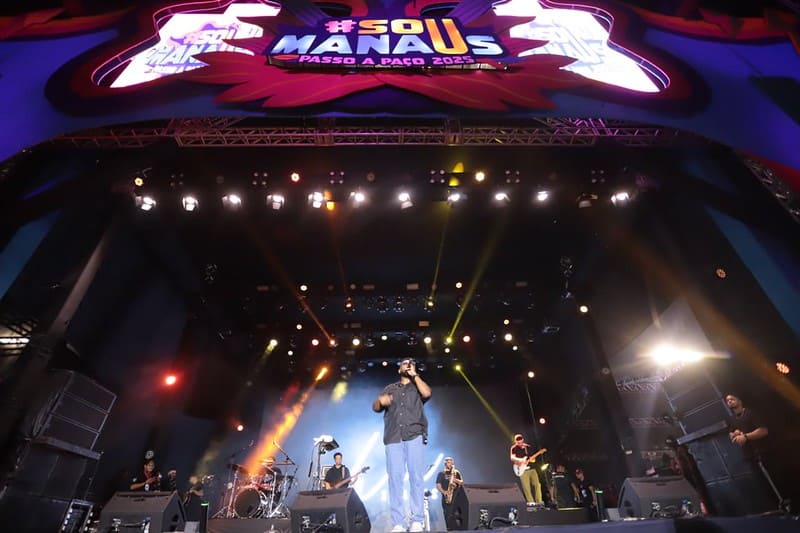 Louvor e adoração marcam a primeira noite do '#Sou Manaus Passo a Paço 2025' com Fernandinho, Eli Soares e padre Alessandro Campos