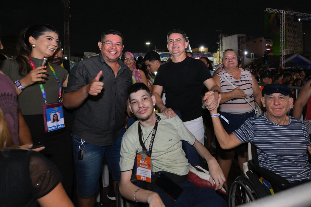 Prefeito David Almeida visita espaço de acessibilidade para PcDs no #SouManaus 2025)