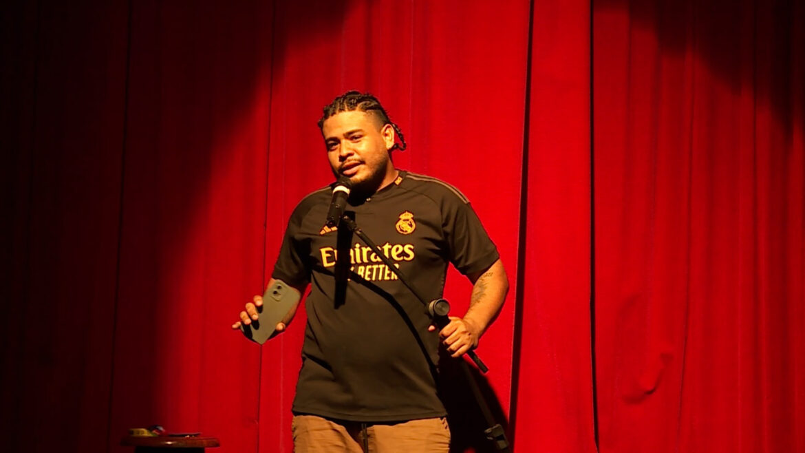 Humor e teatro movimentam a noite no Teatro da Instalação durante o #SouManaus 2025