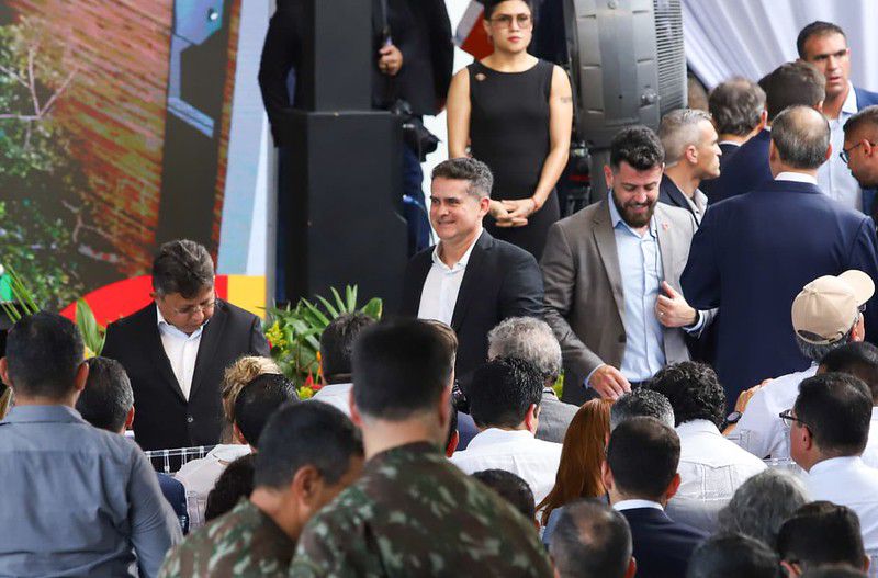 Prefeito David Almeida acompanha presidente Lula em agenda histórica em Manaus