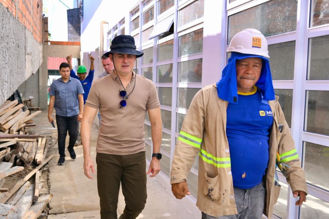 Prefeito David Almeida vistoria UBSs de porte 4 e acompanha obras da nova sede do Implurb