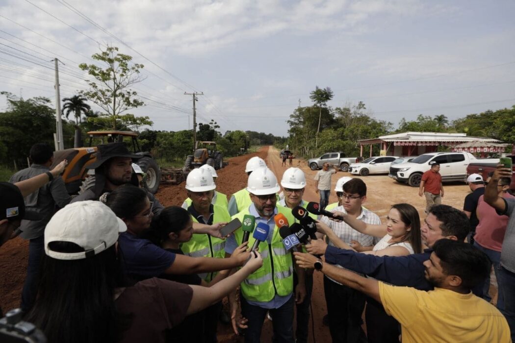 Governador Wilson Lima vistoria obras da AM-352 e destaca investimentos de R$ 257 milhões para infraestrutura do município em Novo Airão