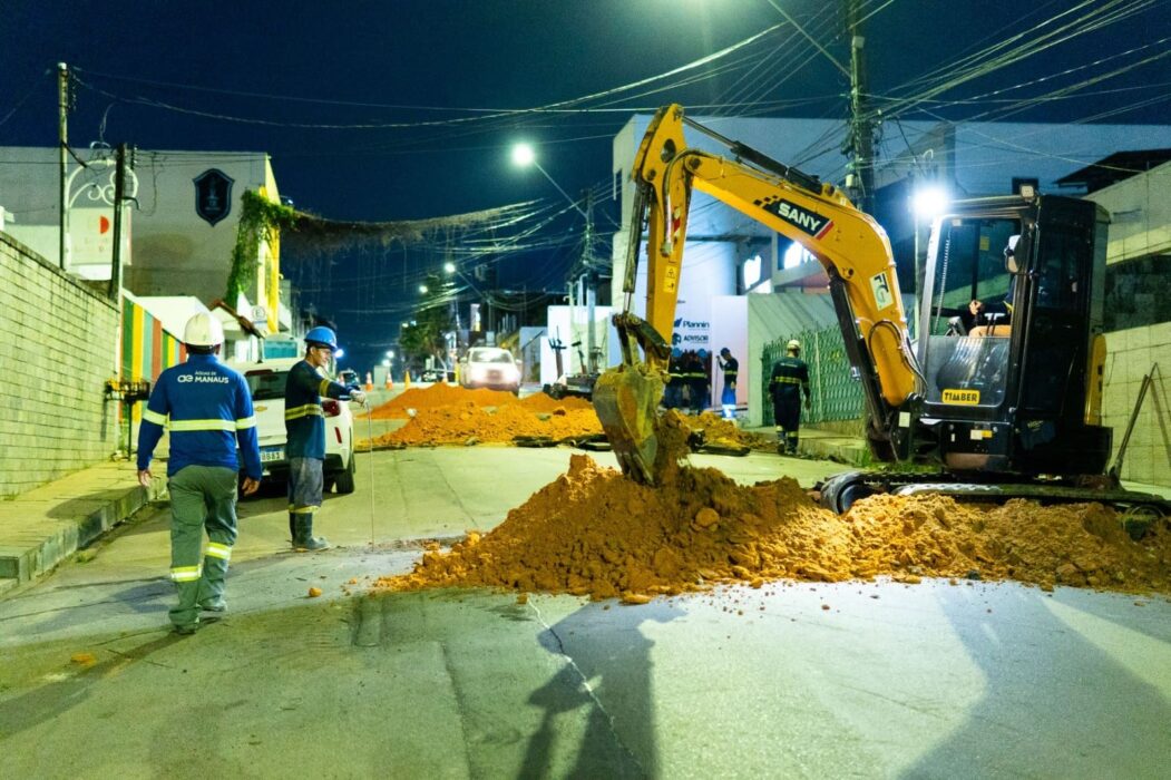 Obras de esgoto avançam em Manaus com frentes de trabalho em cinco zonas da cidade