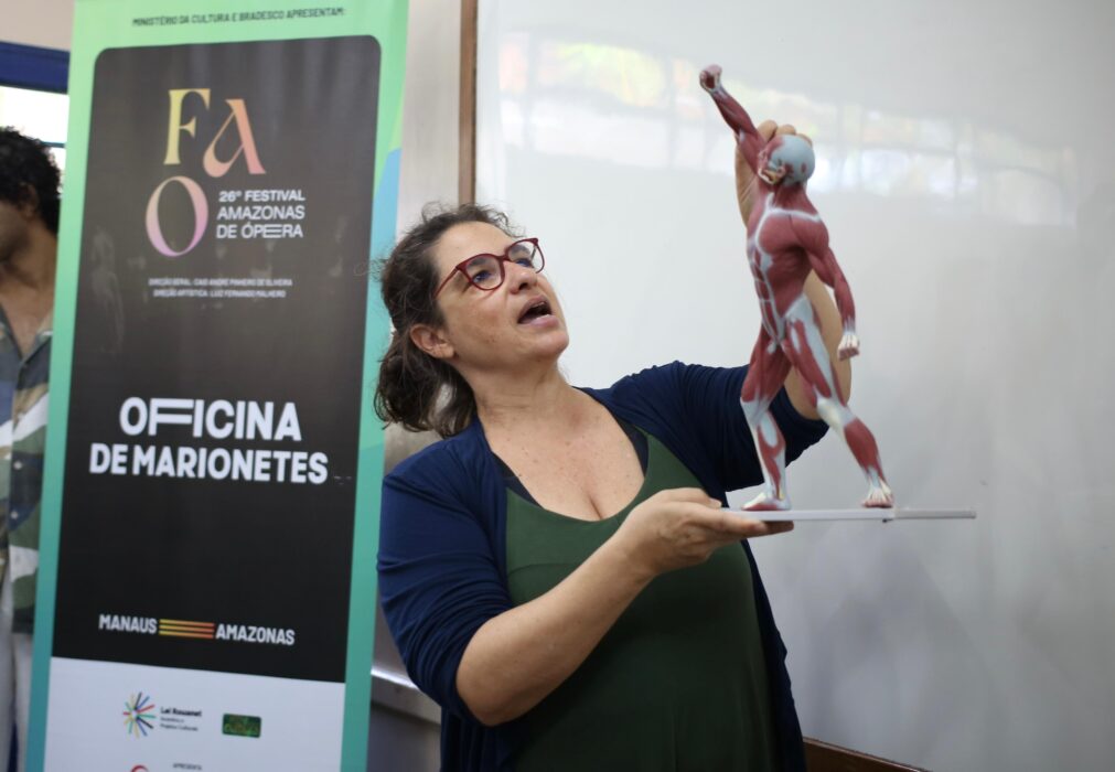 Festival Amazonas de Ópera leva oficinas e espetáculos de marionetes para escolas da rede pública