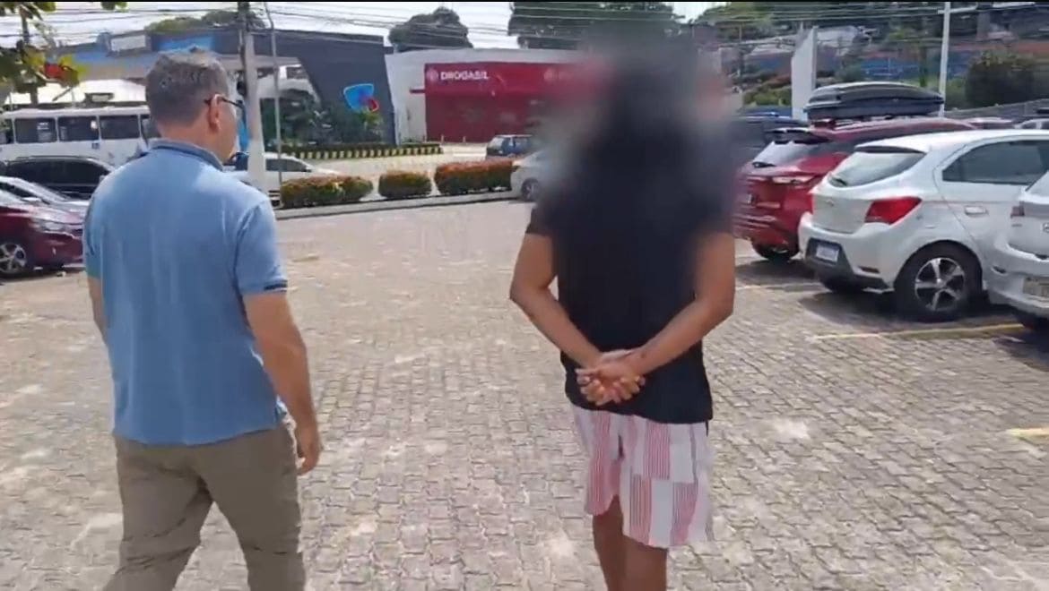 Professor de matemática é preso por estwpro de vulnerável e importunação sexual contra três alunas