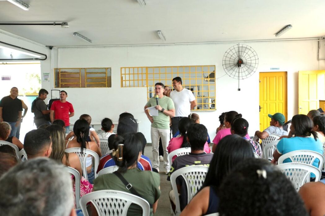 Prefeito David Almeida visita comunidade Pingo D’água e anuncia início da entrega das moradias para as famílias atingidas por deslizamento de terra