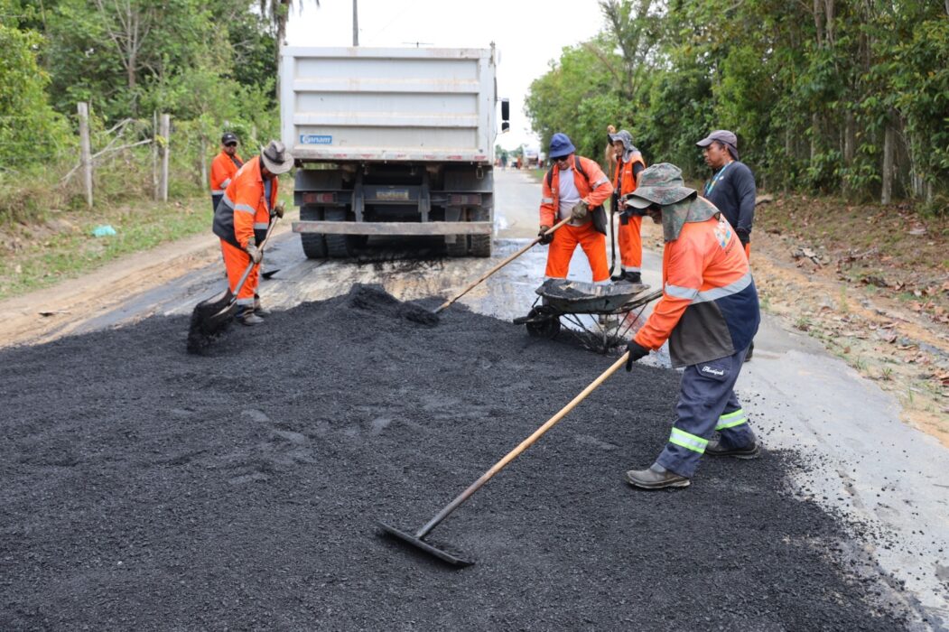 Prefeitura de Manaus leva melhorias para a zona rural com novo asfalto no ramal do Brasileirinho