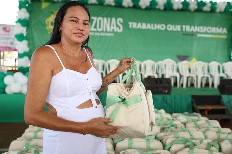 Governador Wilson Lima faz entregas para o setor primário e social em Urucurituba