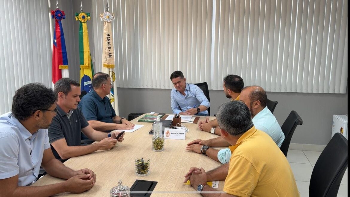 Prefeito David Almeida anuncia banca organizadora do concurso da Semed com mais de mil vagas