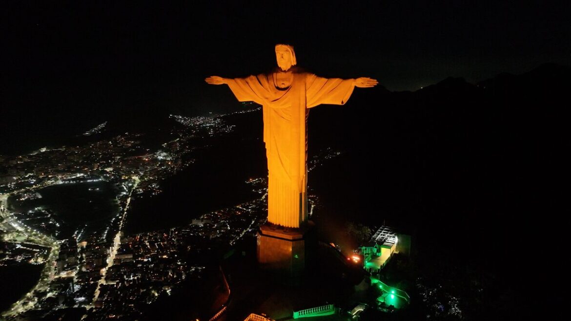 Fiserv ilumina Cristo e reforça compromisso na AL