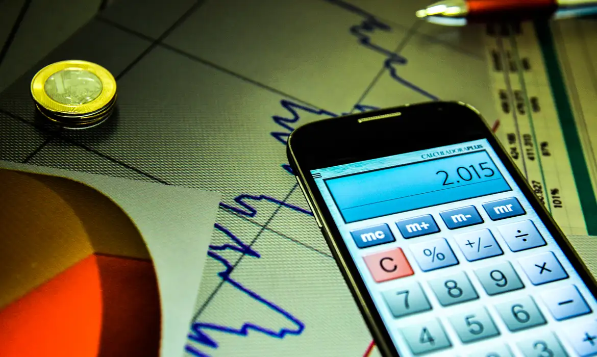 Mercado financeiro projeta inflação de 4,83% em 2025