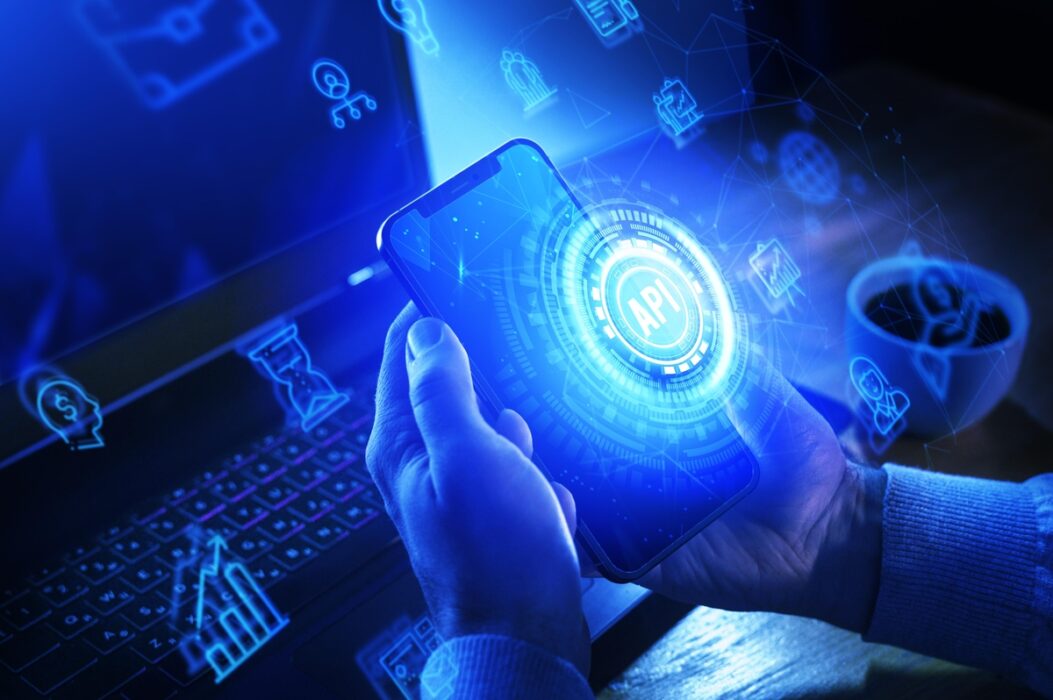 MIT e NiCE mostram impacto da IA agêntica no CX