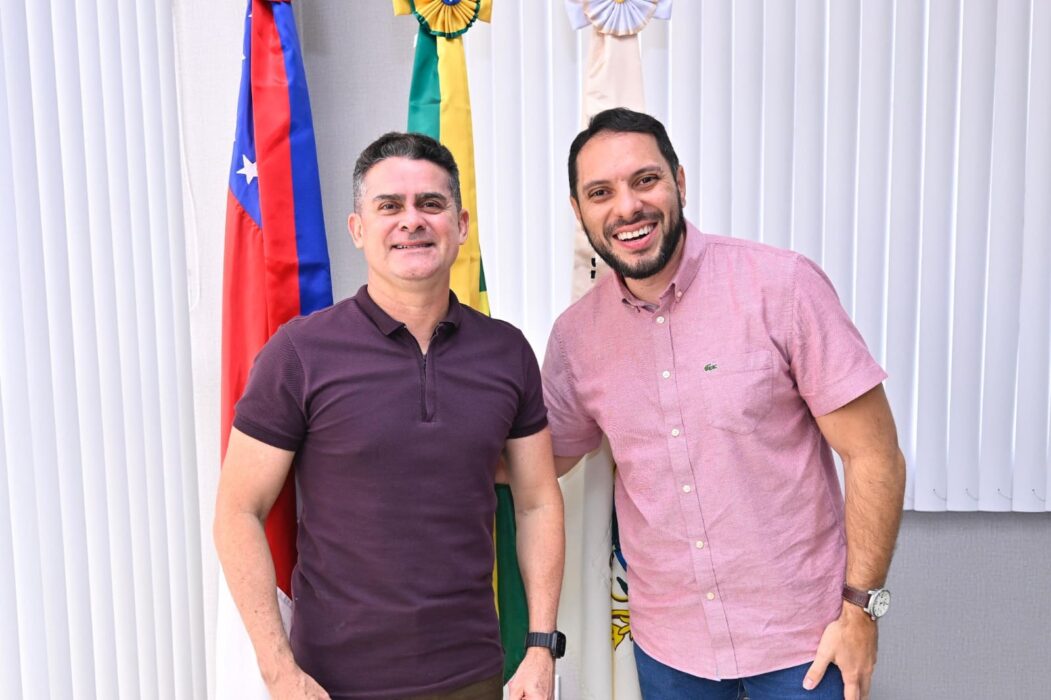 Prefeito David Almeida lança programa de benefícios para servidores da educação municipal
