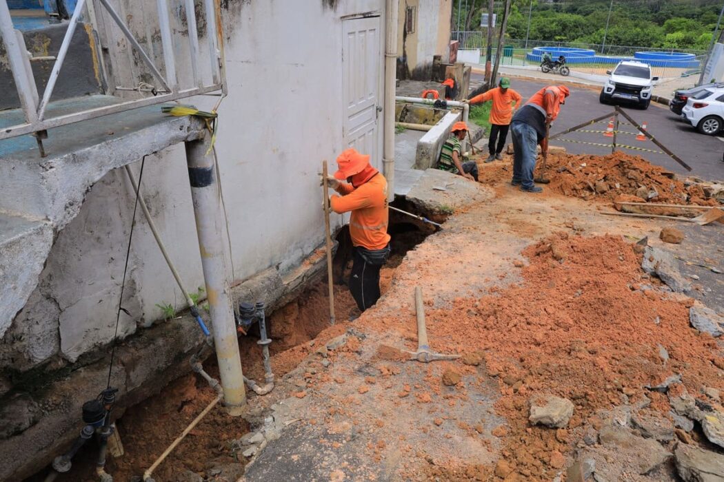 Prefeitura trabalha na recuperação de galeria subterrânea no bairro Aparecida