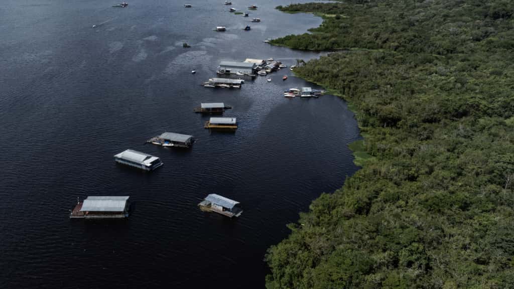 MP instaura procedimento para cobrar fiscalização da Capitania dos Portos em flutuantes do Tarumã-Açu