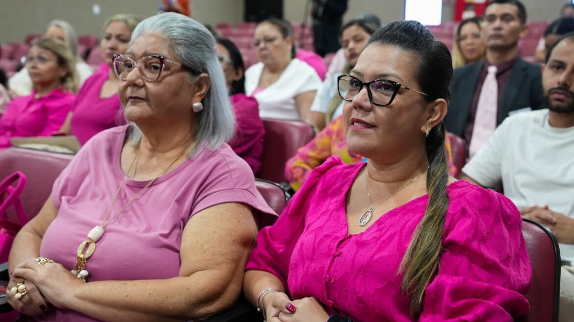 Câmara Municipal de Manaus realiza palestra de conscientização em alusão ao ‘Outubro Rosa’