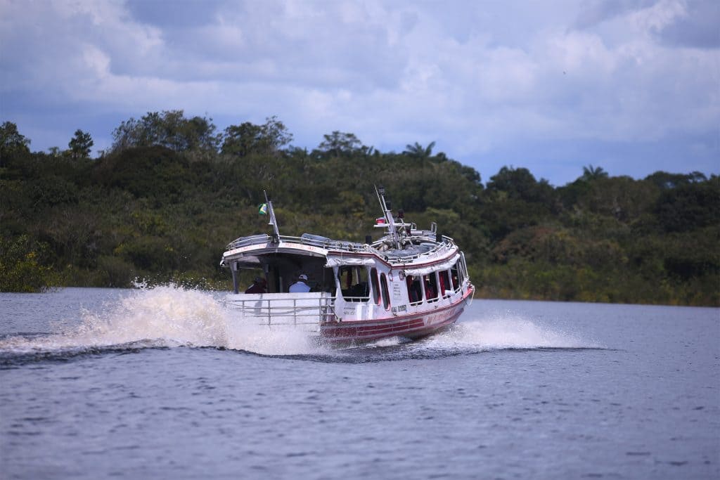 MP investiga possível ilegalidade em resolução que isenta lanchas a jato da gratuidade a idosos e pessoas com deficiência