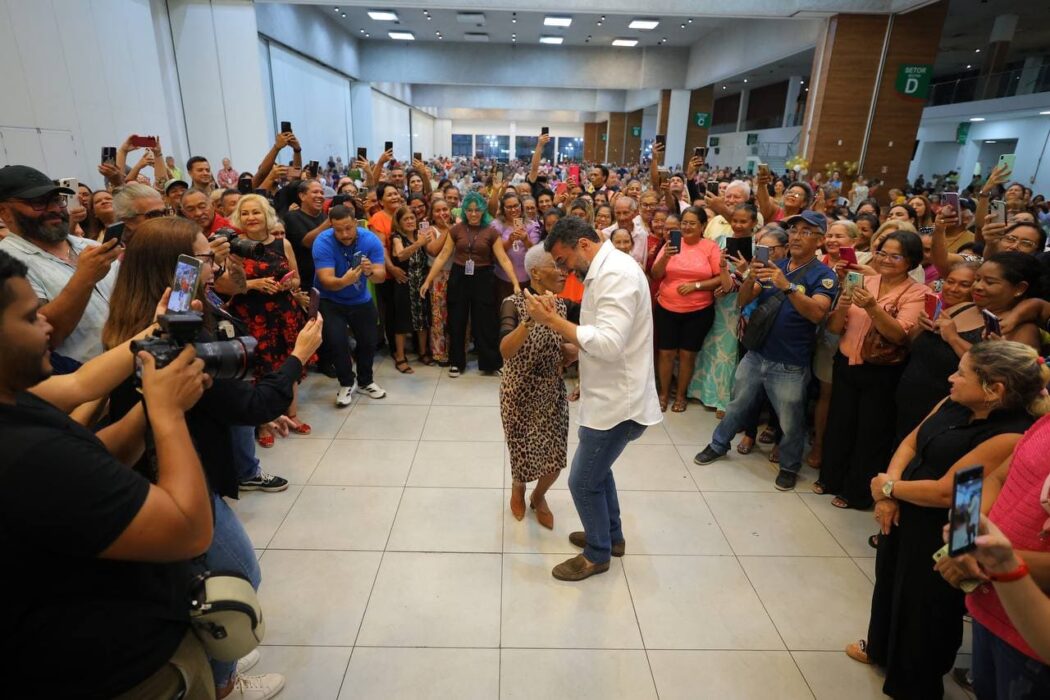 Governador Wilson Lima destaca avanços das políticas para pessoa idosa em baile ‘Bolero Noite Dançante’