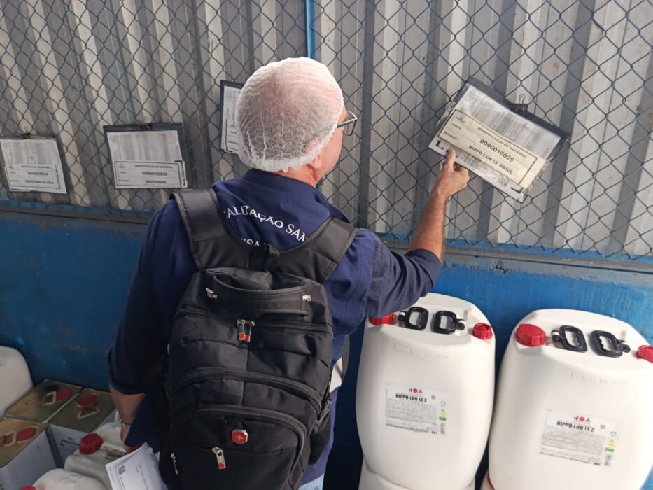 Prefeitura de Manaus realiza operação ‘Zero Metanol’ para fiscalizar comércios de bebidas na cidade