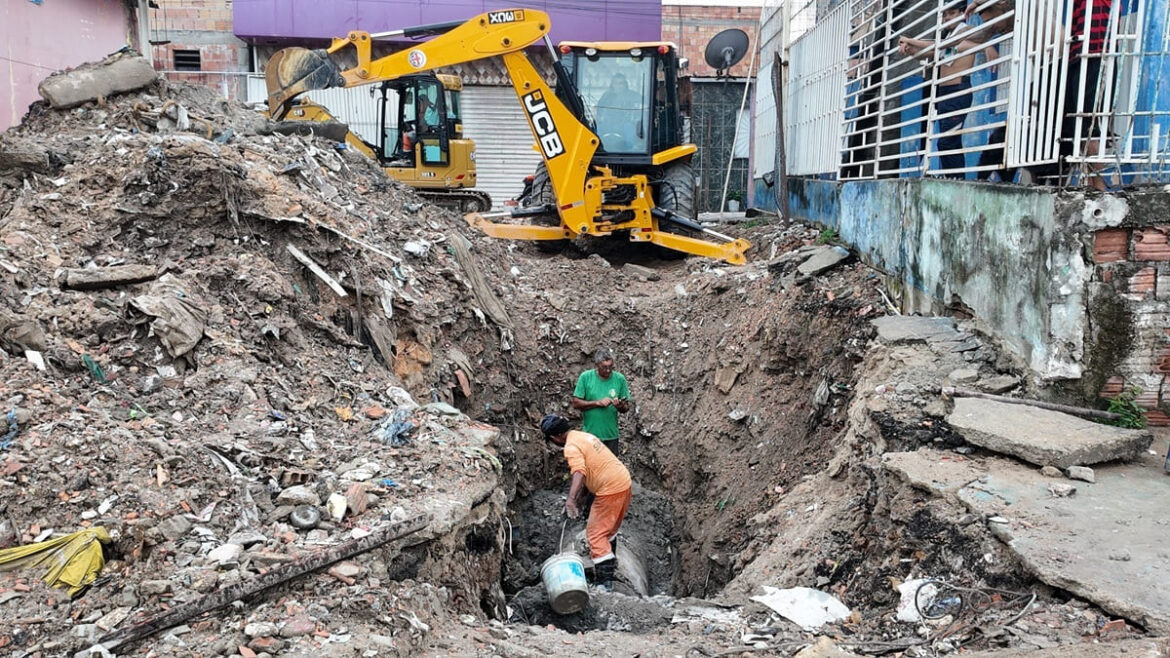 Prefeitura reconstrói rede de drenagem no Japiim e reforça apelo contra descarte irregular de lixo