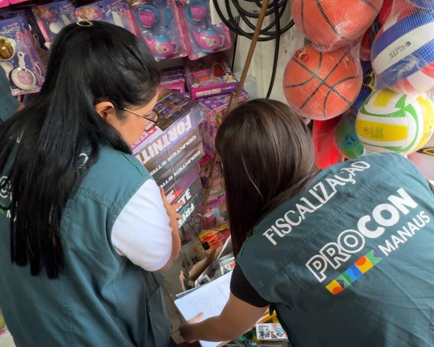 Operação Brinquedo: Polícia fiscaliza e autua lojas de brinquedos em Manaus