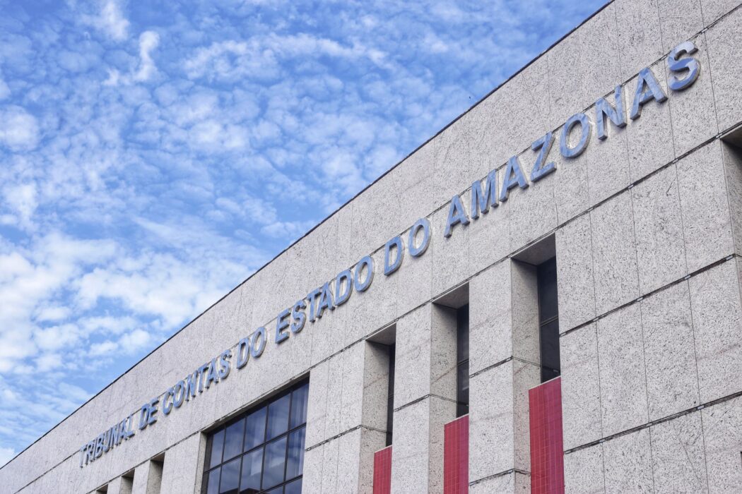 Conselheiro do TCE-AM determina suspensão de pregão da Prefeitura de Tabatinga para fornecimento de farda escolar