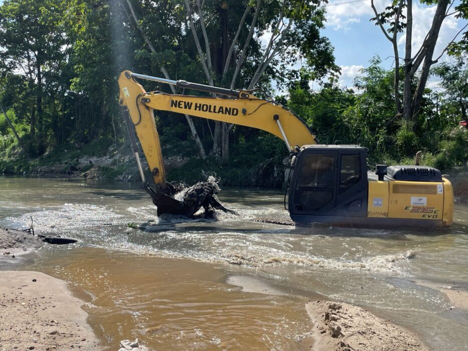Prefeitura intensifica dragagem de igarapés e reforça compromisso com o meio ambiente na zona Leste