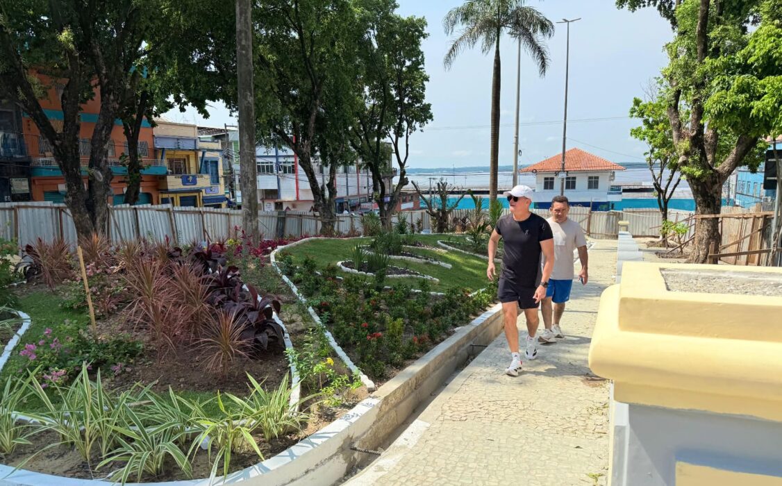 Prefeito David Almeida fiscaliza obras que unem história e inclusão no Centro de Manaus