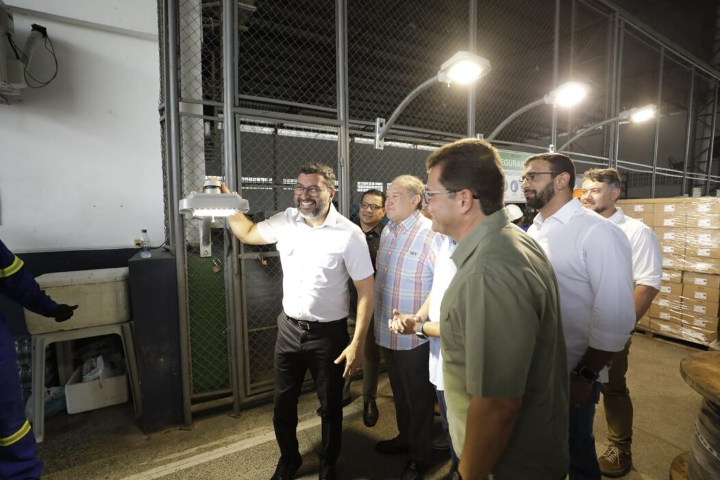 AM conclui instalação de LED no interior, evita 100 mil ton de CO₂ na atmosfera e avança nas metas climáticas às vésperas da COP30