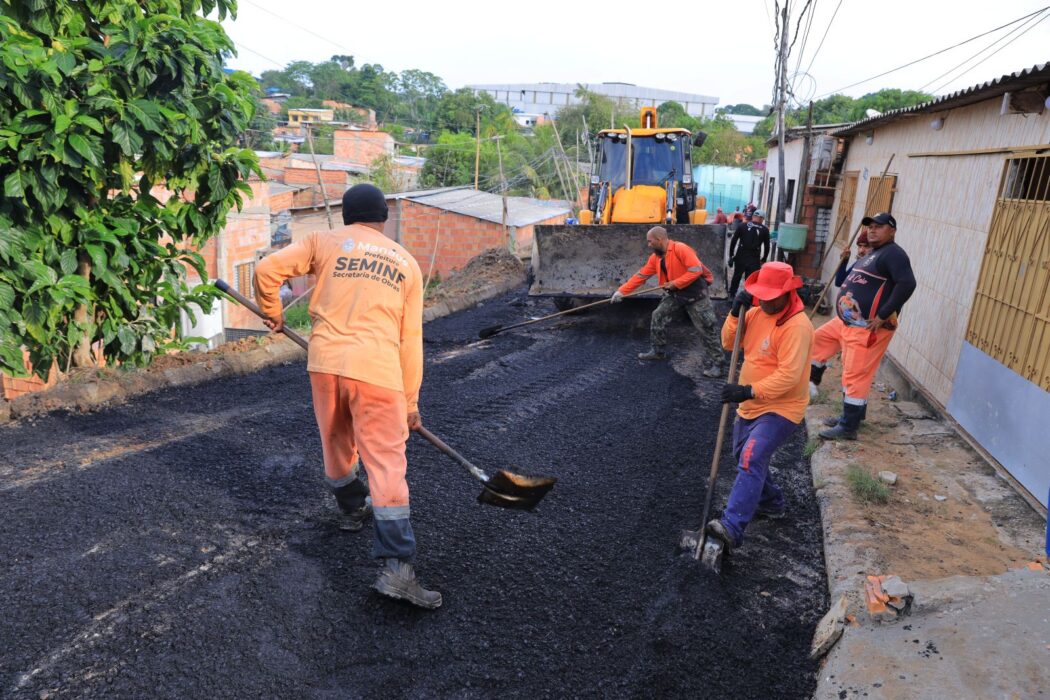 Prefeitura de Manaus chega ao bairro Gilberto Mestrinho com obras de recuperação asfáltica