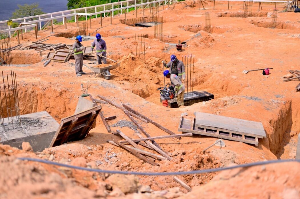 Projeto de Oscar Niemeyer vai ganhando forma no parque Encontro das Águas Rosa Almeida executado pela Prefeitura de Manaus