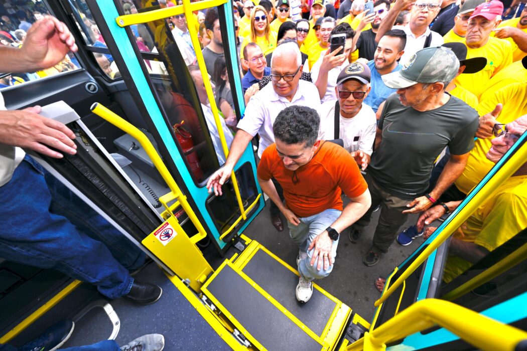 Prefeito David Almeida transforma transporte complementar com veículos modernos, acessíveis e sustentáveis em Manaus
