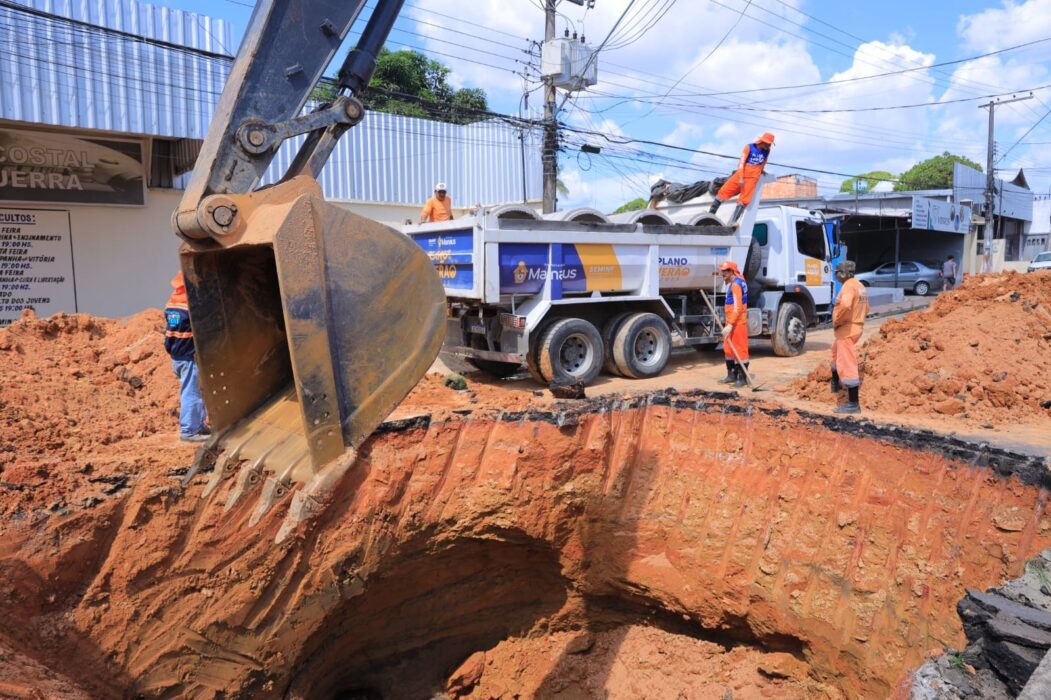 Prefeitura intervém em cratera no Alvorada 3 e reforça alerta contra descarte irregular de resíduos