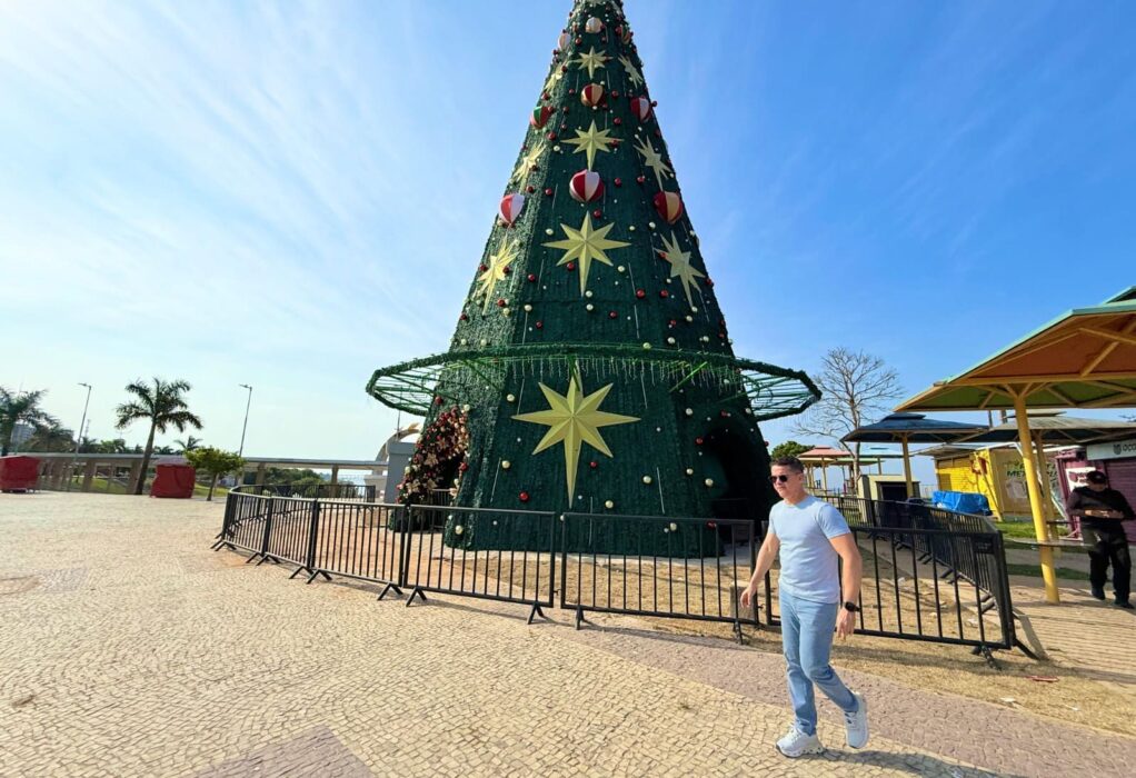 Prefeito David Almeida antecipa luzes de Natal na Ponta Negra e movimenta economia criativa com programação inédita