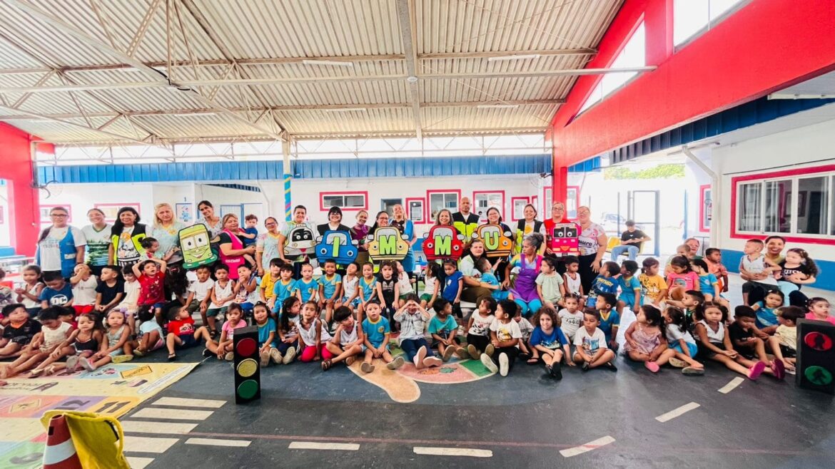 Prefeitura de Manaus leva aprendizado sobre segurança viária para crianças no Santa Etelvina