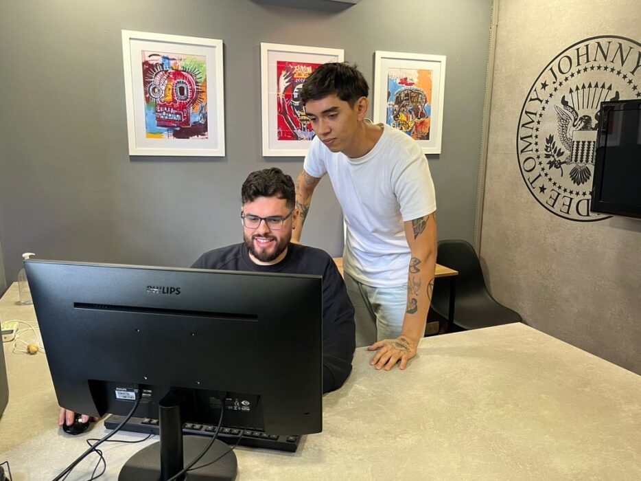 Jovens vêm desenvolvendo CRM integrado para rastrear leads