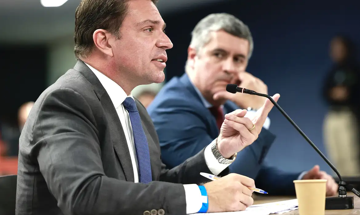 PSOL pede prisão de Ramagem após deputado ser visto em Miami