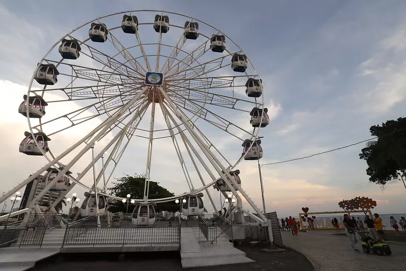 Prefeitura de Manaus repudia vandalismo que interrompeu funcionamento da roda-gigante na Ponta Negra