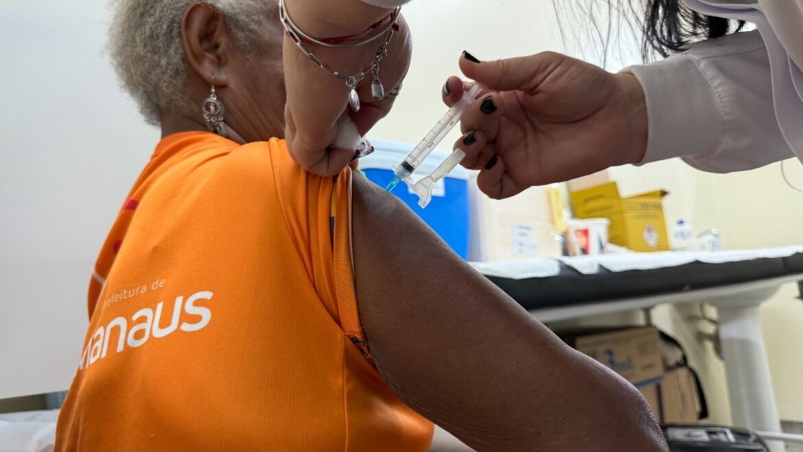Manaus inicia campanha contra a gripe com a meta de imunizar mais de 430 mil pessoas