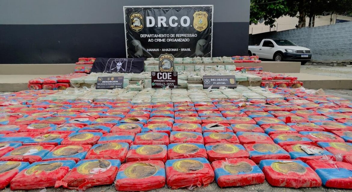 Governador Wilson Lima acompanha apresentação de 700 quilos de cocaína avaliados em R$ 57 milhões