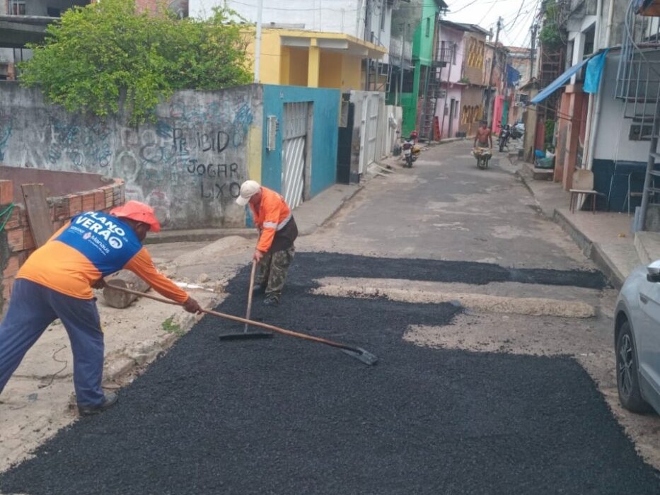 Obra de recuperação asfáltica realizada pela Prefeitura de Manaus revitaliza via no bairro Compensa 3