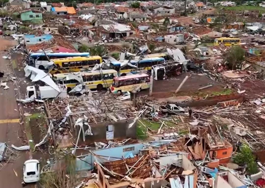 Após tornado, Rio Bonito do Iguaçu começa trabalhos de reconstrução