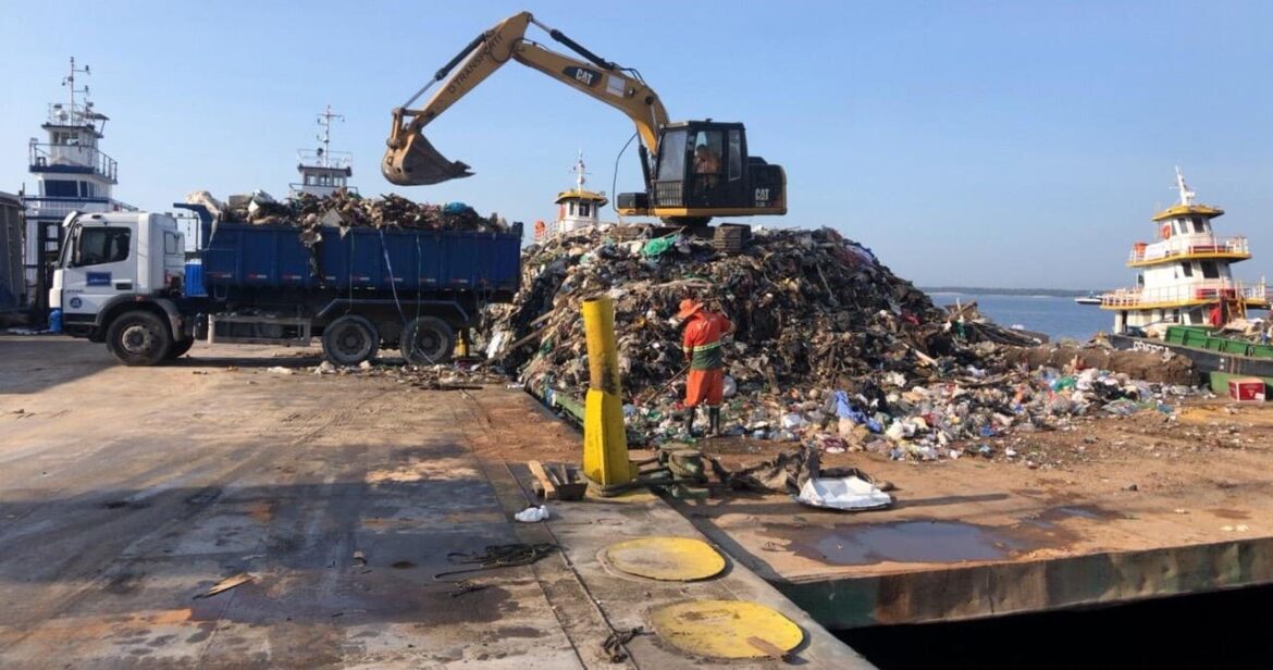 Prefeitura realiza oitava operação de transbordo e reforça compromisso com a limpeza dos rios e igarapés