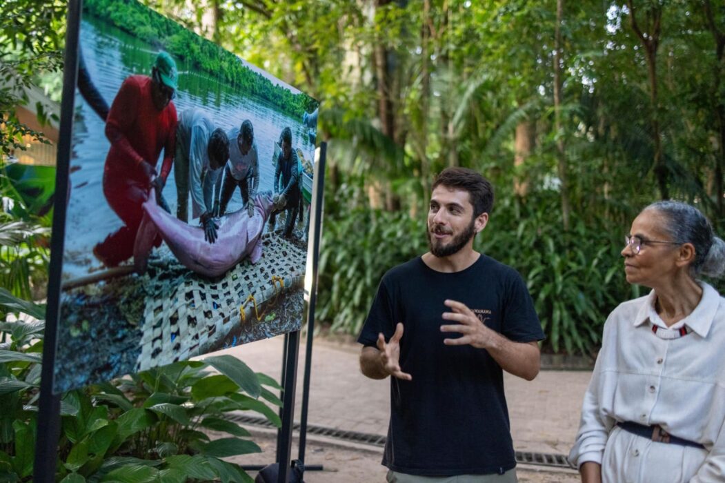 Exposição fotográfica mostra os impactos da seca extrema no Médio Solimões durante a COP30