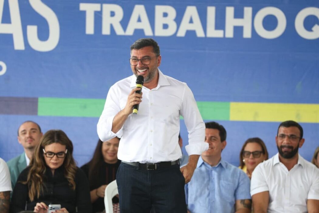 Governador Wilson Lima apresenta novos serviços do Detran-AM e realiza entrega a motofretistas