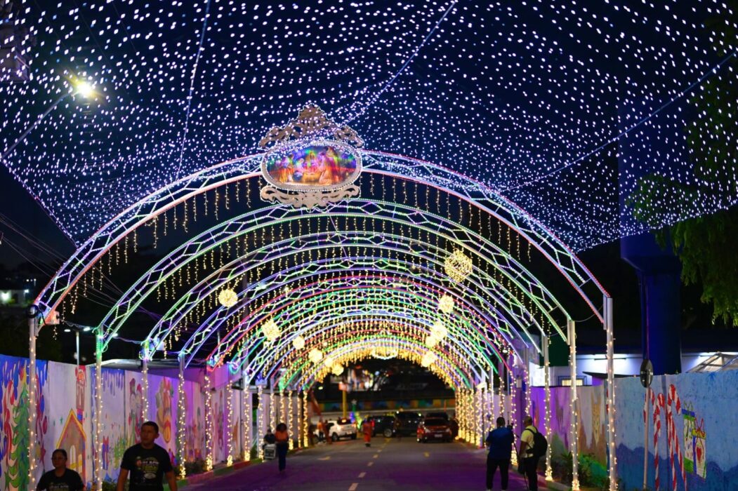 Natal na Compensa: David Almeida inaugura corredor natalino da Semulsp