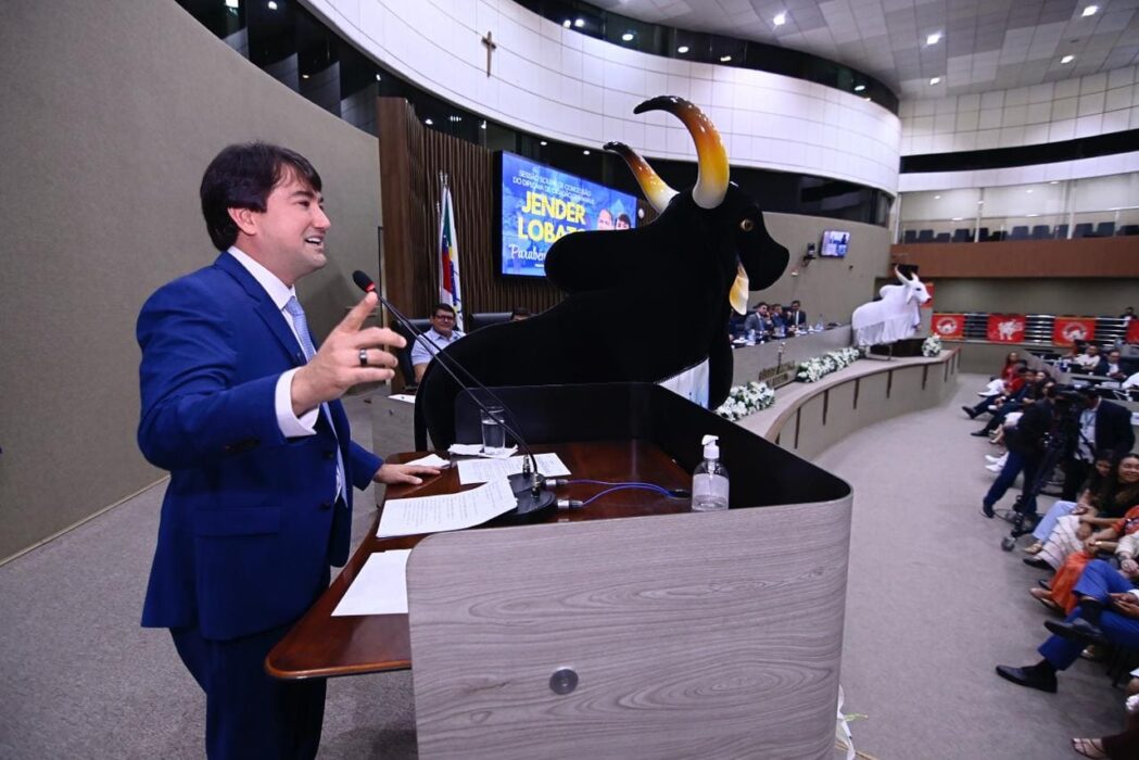 Jender Lobato recebe Título de Cidadão de Manaus em sessão solene na Câmara Municipal