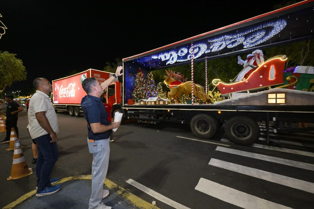 Prefeito David Almeida participa da Caravana Natalina na orla da Ponta Negra e destaca diversidade das programações de 2025