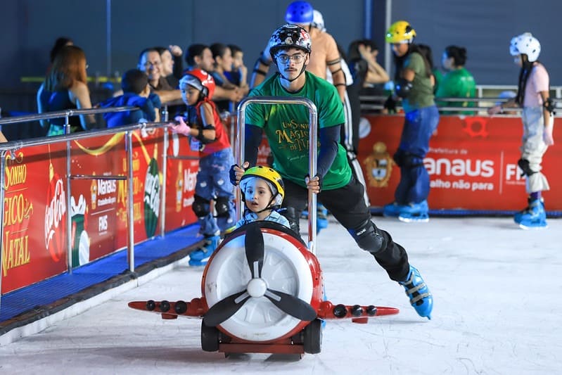 Arena Mágica de Patinação encanta público na Ponta Negra e arrecada doações para ações solidárias